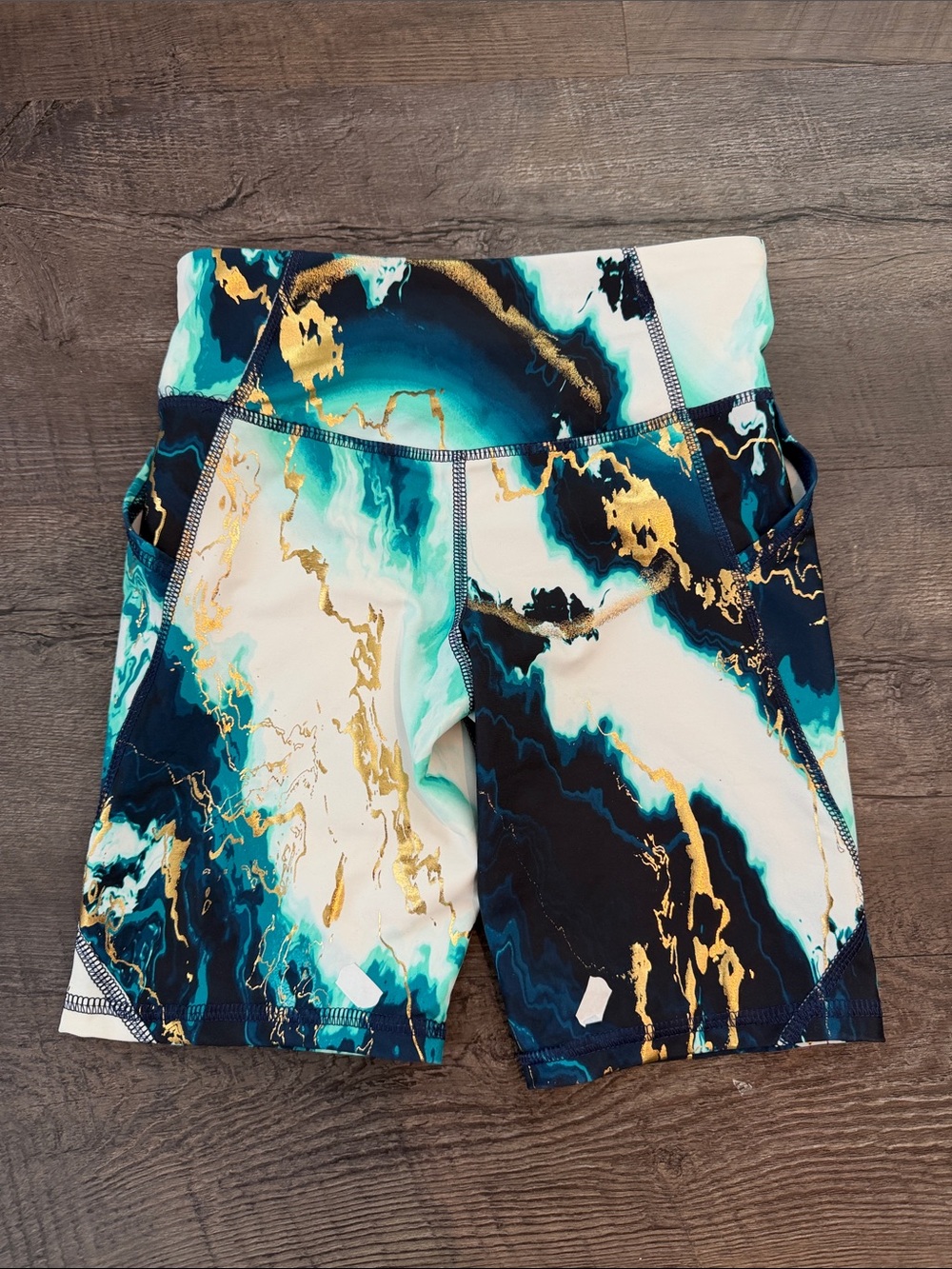 Old Navy Active Medium 8 PowerSoft Side-Pocket Blue Marble Biker Shorts - Picture 6 of 7